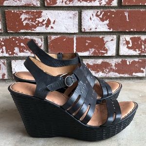 Women’s wedge sandals